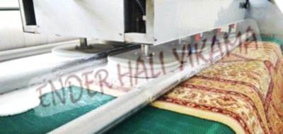 Leke çıkarma işleminden sonra halı cinsine göre uygun temizleme maddesi kullanılarak otomatik halı yıkama makineleri veya havuzda yıkanır. Leke çıkarma işleminden sonra halı cinsine göre uygun temizleme maddesi kullanılarak otomatik halı yıkama makineleri veya havuzda yıkanır.